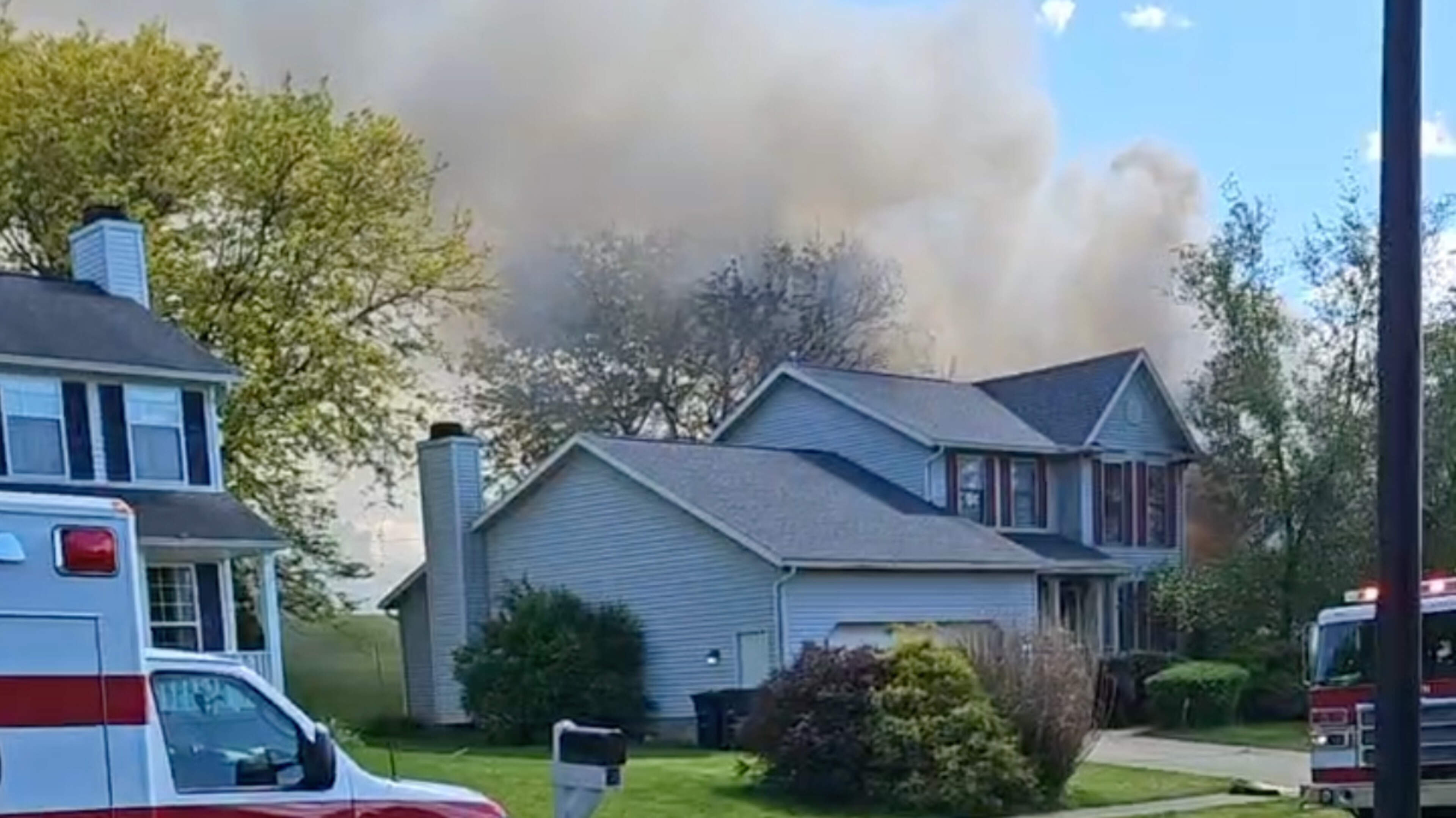 Vliegtuig stort neer op woning in Ohio: twee doden, gezin ontsnapt ongedeerd